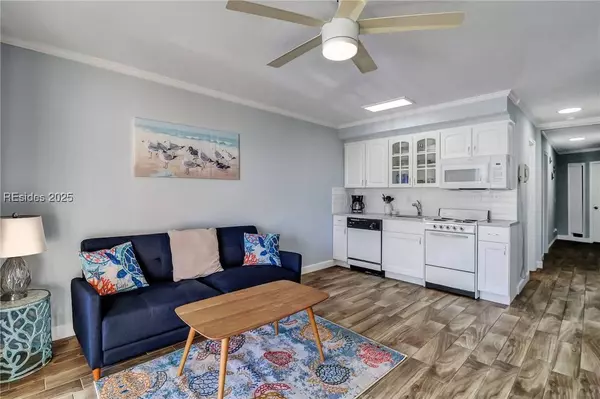 40 Folly Field RD #B142, Hilton Head Island, SC 29928