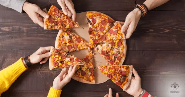 Hosting a DIY Pizza Night With Family