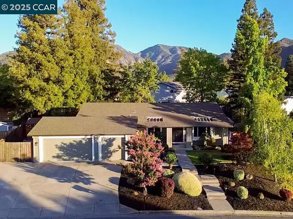 14 Mt Eden Pl, Clayton, CA 94517