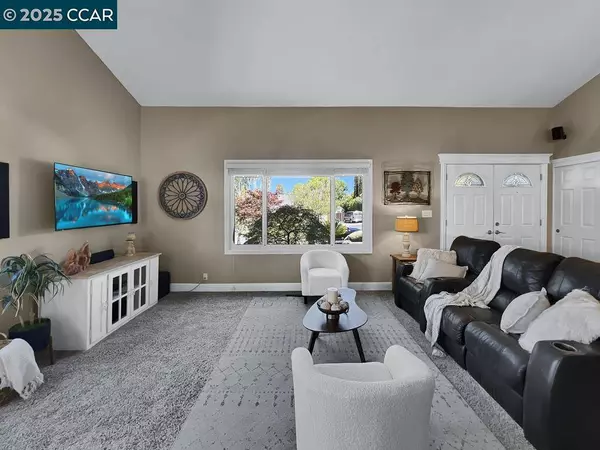 14 Mt Eden Pl, Clayton, CA 94517