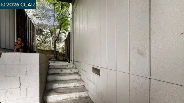 22 Holcomb Ct, Walnut Creek, CA 94596