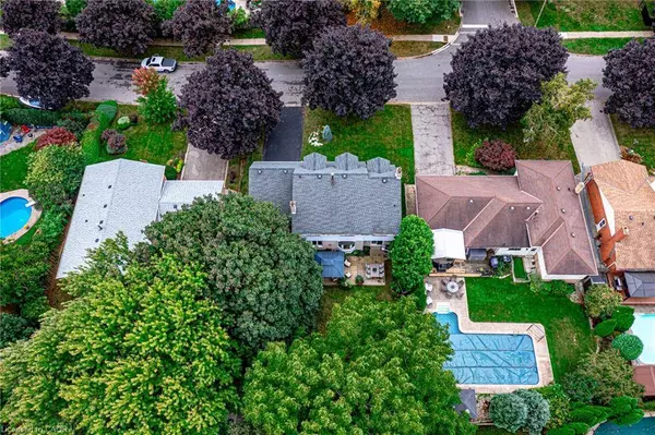 15 Blue Forest Drive, Grimsby, ON L3M 4R4