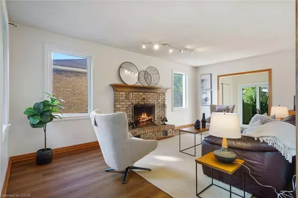 15 Blue Forest Drive, Grimsby, ON L3M 4R4