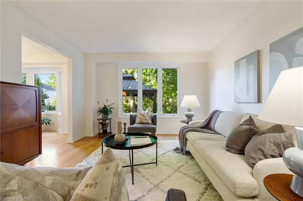 15 Blue Forest Drive, Grimsby, ON L3M 4R4