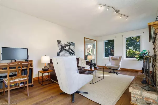 15 Blue Forest Drive, Grimsby, ON L3M 4R4