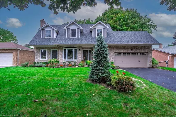 15 Blue Forest Drive, Grimsby, ON L3M 4R4