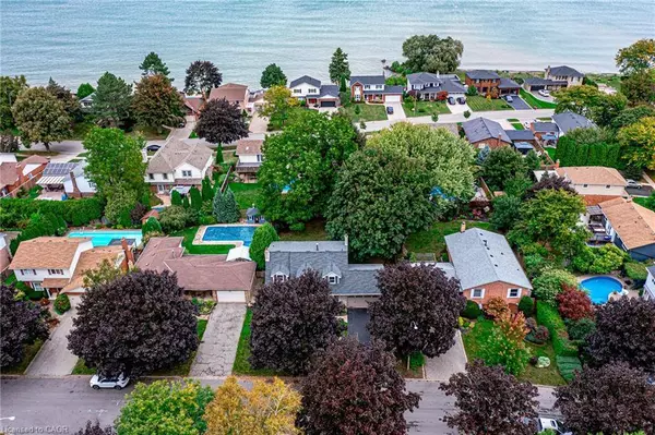 15 Blue Forest Drive, Grimsby, ON L3M 4R4