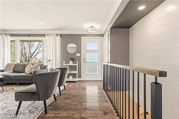 49 Stirling Street, Caledonia, ON N3W 1J4