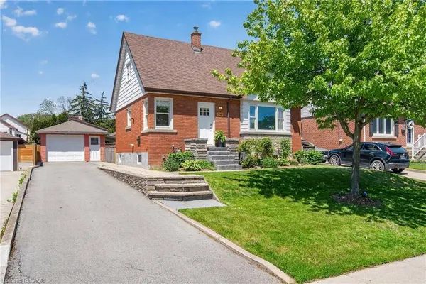 496 Rosseau Road, Hamilton, ON L8K 4T5