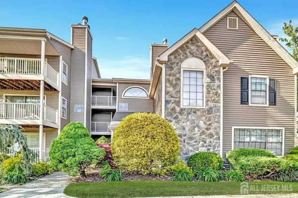 14 Lear CT, East Brunswick, NJ 08816