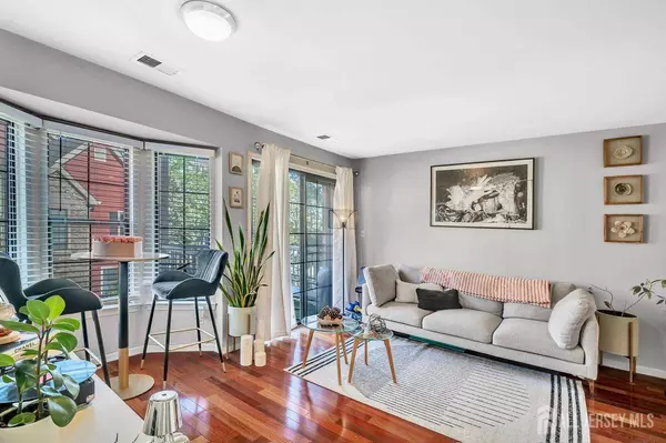 14 Lear CT, East Brunswick, NJ 08816