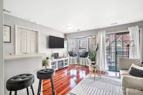 14 Lear CT, East Brunswick, NJ 08816