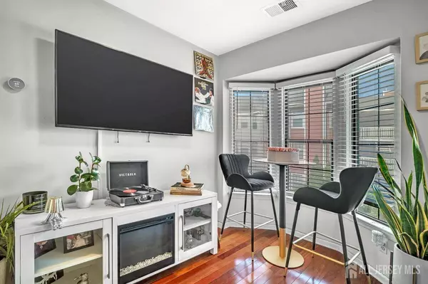 14 Lear CT, East Brunswick, NJ 08816