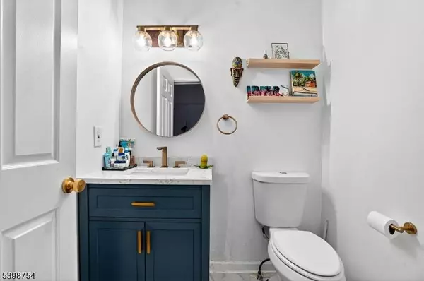 121 Arlington St, Newark City, NJ 07102