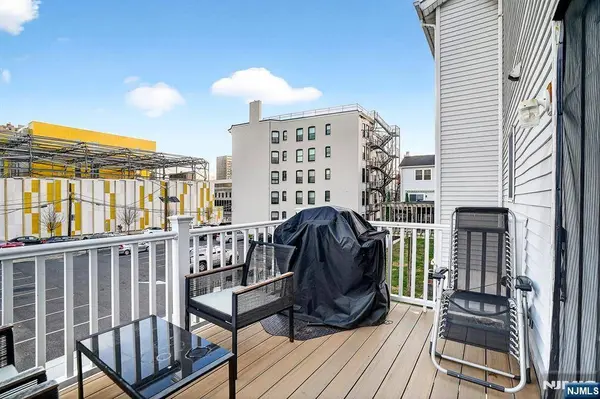 121 Arlington ST, Newark, NJ 07102