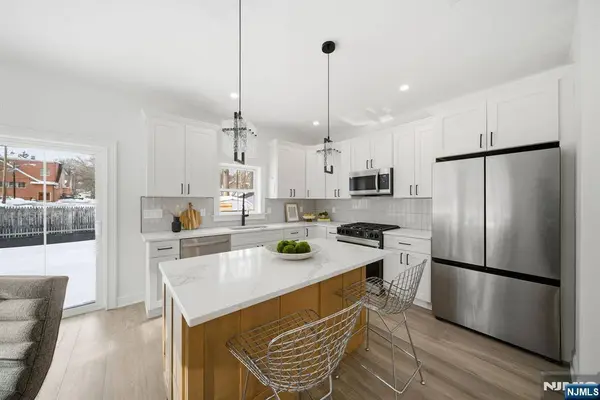 28 Irving ST, Montclair, NJ 07042