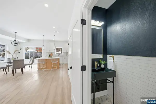 28 Irving ST, Montclair, NJ 07042