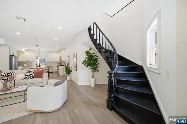 28 1/2 Irving ST, Montclair, NJ 07042
