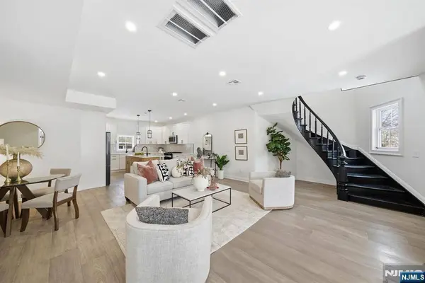 28 1/2 Irving ST, Montclair, NJ 07042