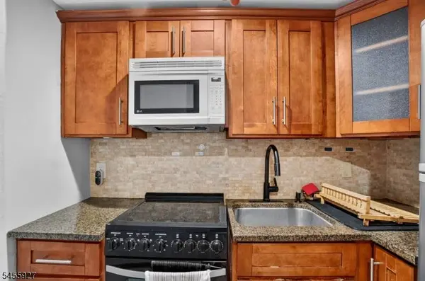60 Parkway Dr #4JJ, East Orange City, NJ 07017