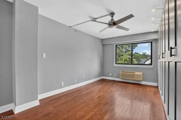 60 Parkway Dr #4JJ, East Orange City, NJ 07017