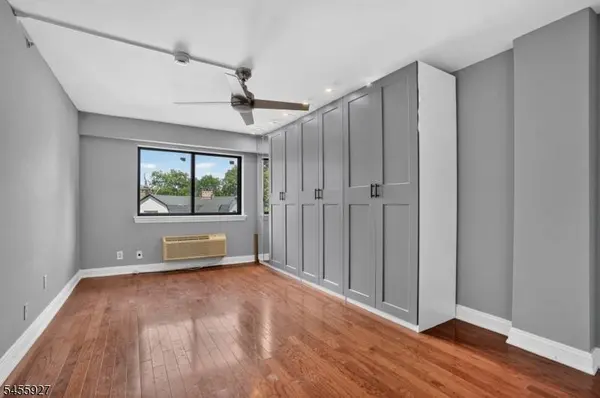 60 Parkway Dr #4JJ, East Orange City, NJ 07017