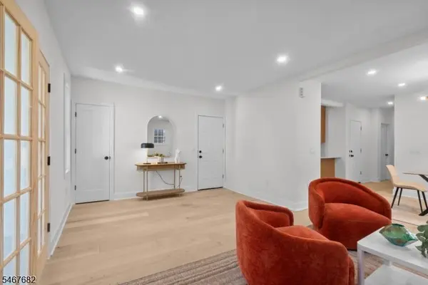 30 Irving St., Unit 2 #2, Montclair Twp., NJ 07042
