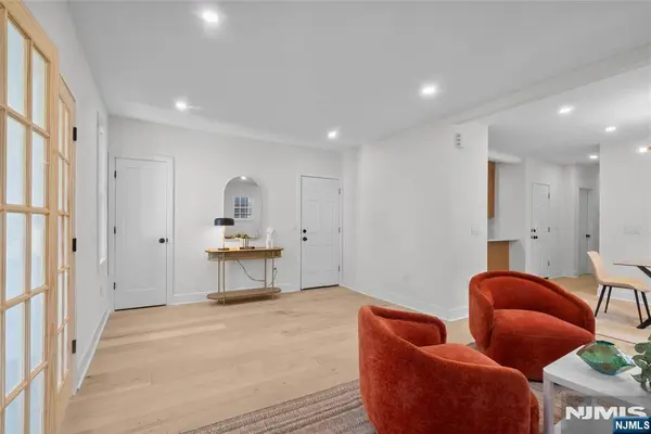 30 Irving ST #2, Montclair, NJ 07042
