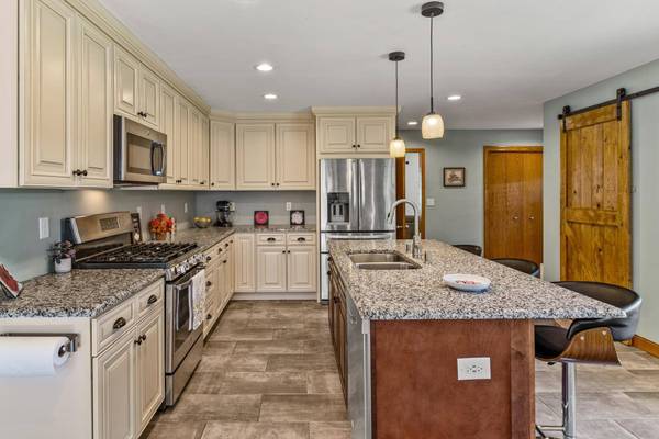 4709 W 111th ST, Bloomington, MN 55437