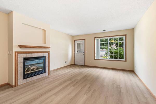 6414 158th ST W #201, Apple Valley, MN 55124