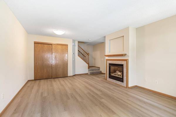 6414 158th ST W #201, Apple Valley, MN 55124