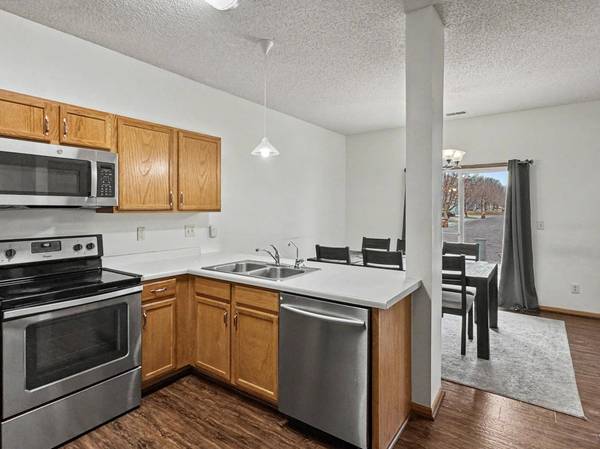 665 Kingfisher LN #E, Woodbury, MN 55125
