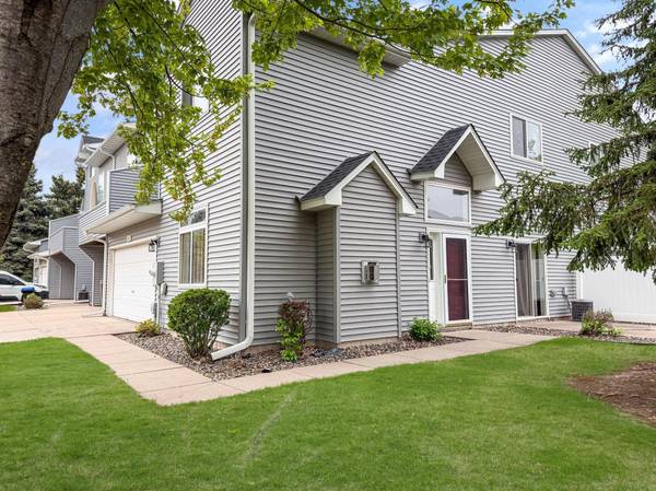 665 Kingfisher LN #E, Woodbury, MN 55125