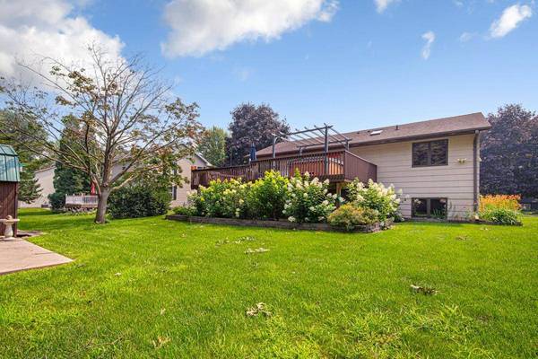 2026 Paulis DR, Faribault, MN 55021