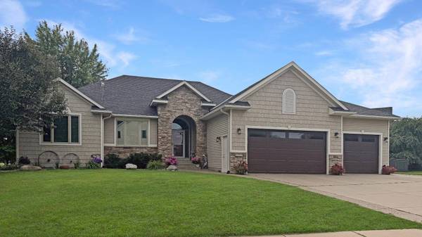 912 Superior DR