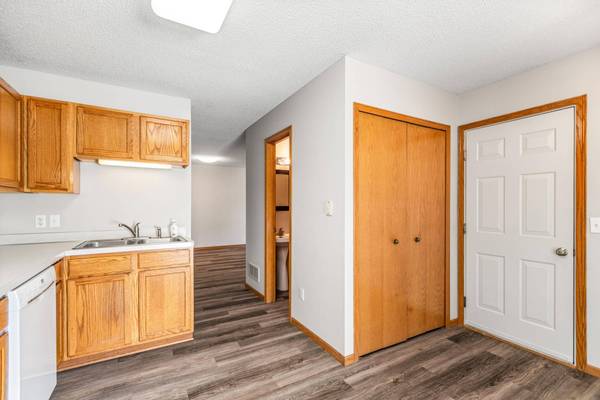 15710 Flackwood TRL, Apple Valley, MN 55124