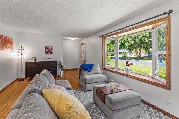 4709 W 111th ST, Bloomington, MN 55437