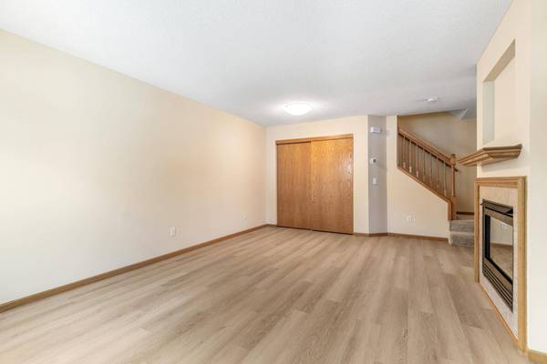 6414 158th ST W #201, Apple Valley, MN 55124