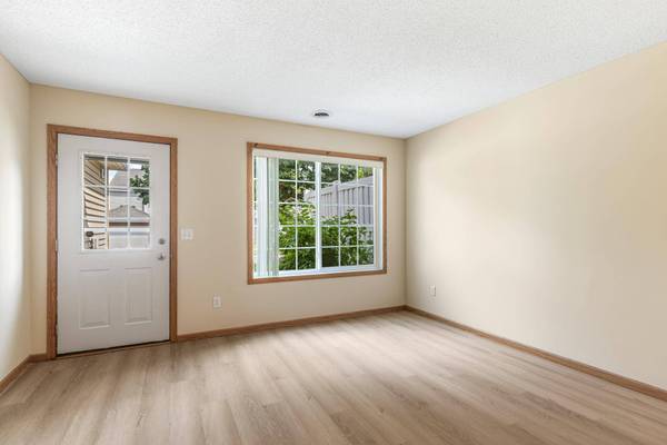 6414 158th ST W #201, Apple Valley, MN 55124