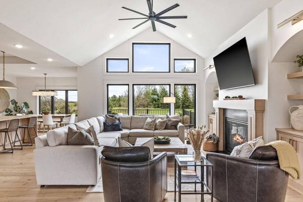 W12035 559th AVE, Prescott, WI 54021