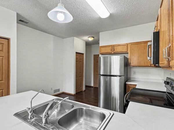 665 Kingfisher LN #E, Woodbury, MN 55125