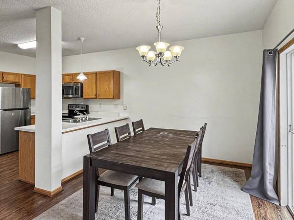 665 Kingfisher LN #E, Woodbury, MN 55125