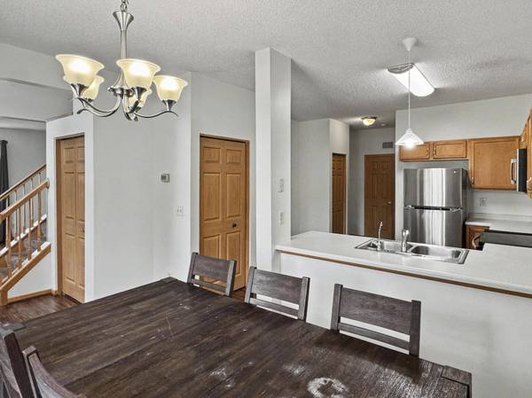 665 Kingfisher LN #E, Woodbury, MN 55125