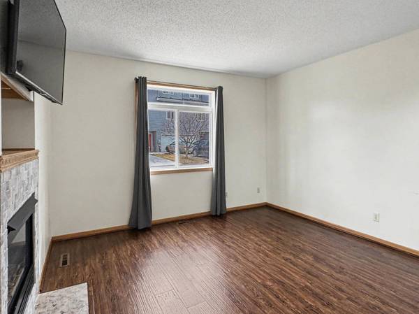 665 Kingfisher LN #E, Woodbury, MN 55125