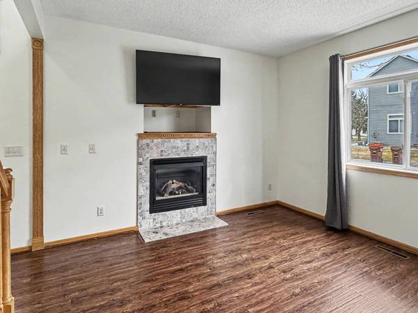 665 Kingfisher LN #E, Woodbury, MN 55125