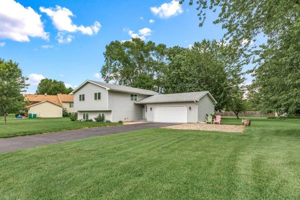 6672 Dawn WAY, Inver Grove Heights, MN 55076