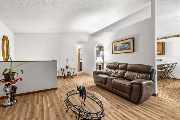 6672 Dawn WAY, Inver Grove Heights, MN 55076