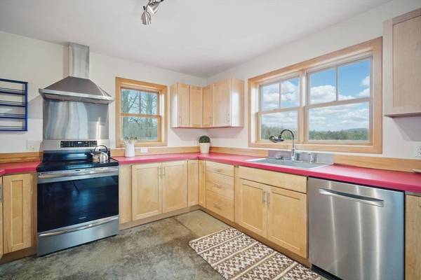 245 Meadow St, Amherst, MA 01002