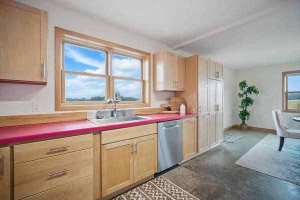 245 Meadow St, Amherst, MA 01002