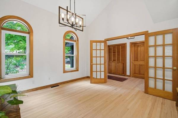 48 Birch Bluff Rd, Montgomery, MA 01085